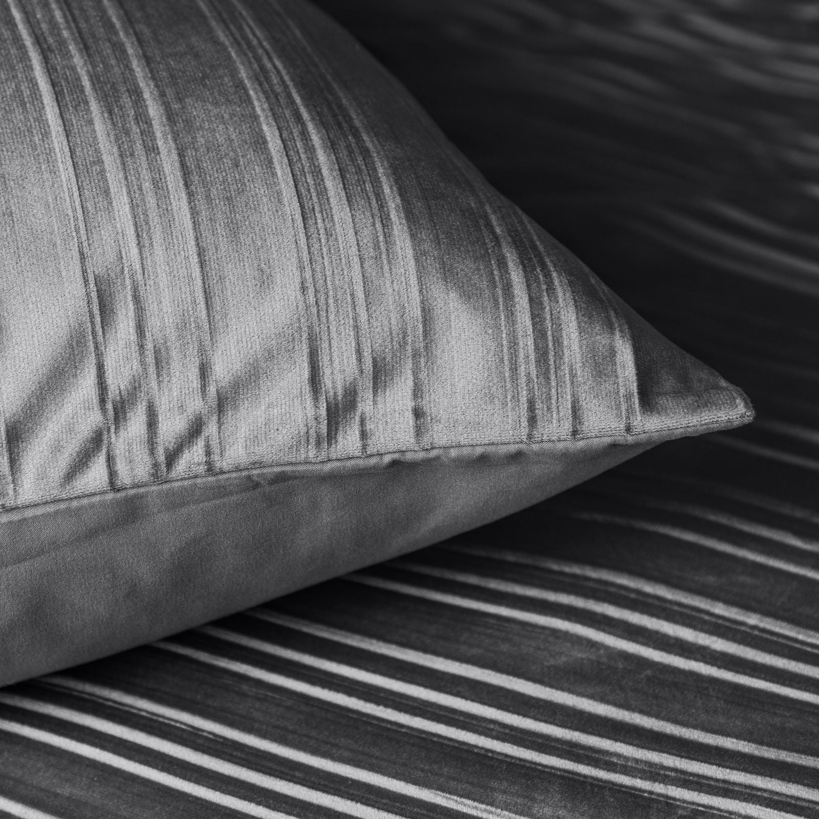 NordDream Velvet Lining pussilakana 240x200 musta sametti