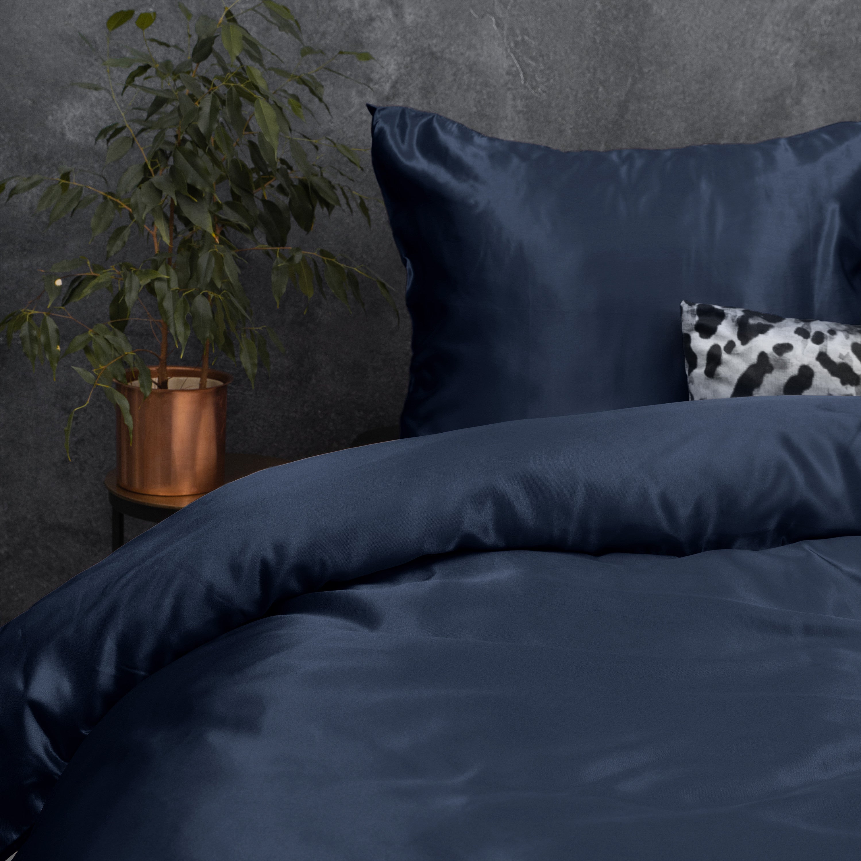 NordDream Beauty Skin Care pussilakana Navy 200x200 satiini