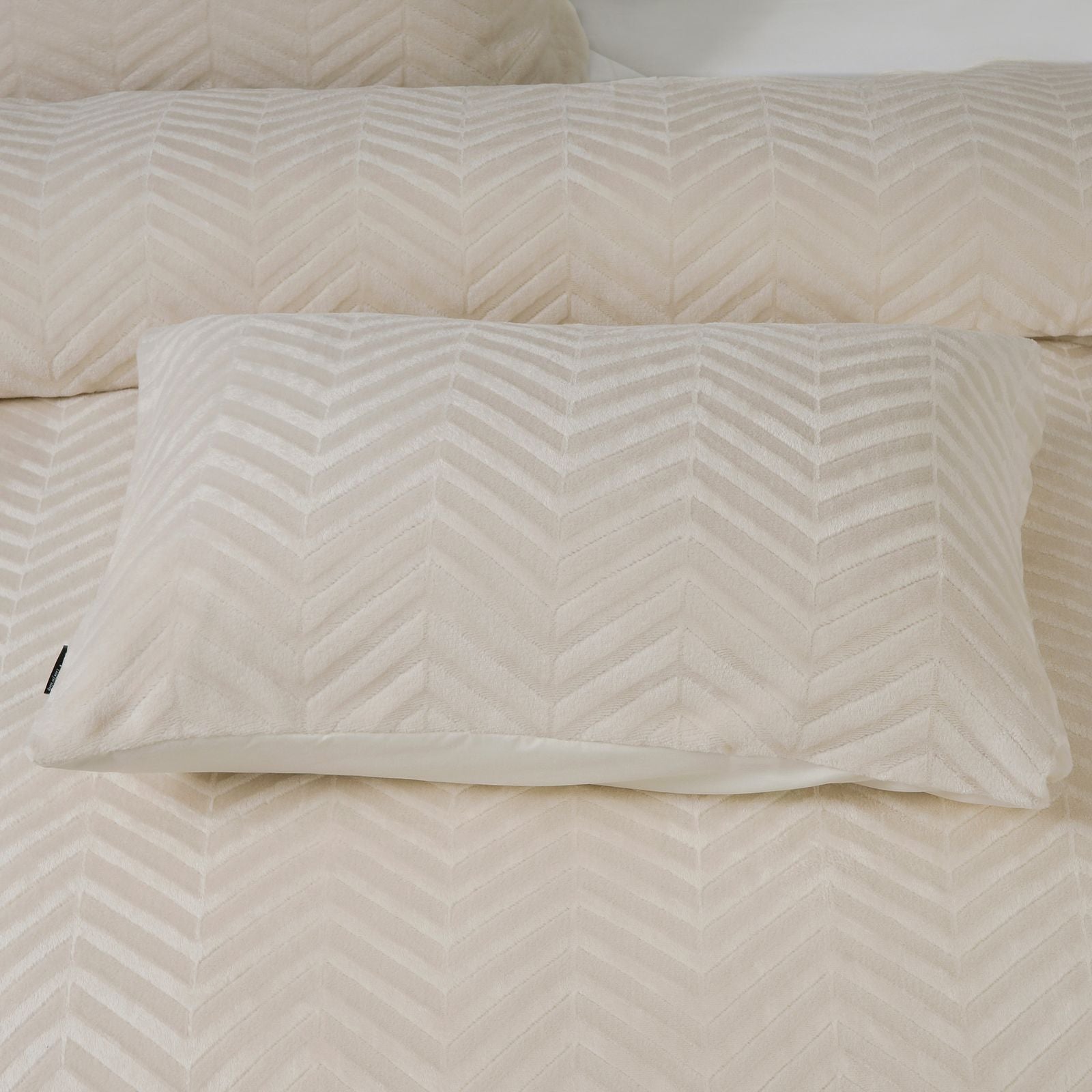 NordDream Teddy Chevron pussilakana 240x200 kerma lämmin