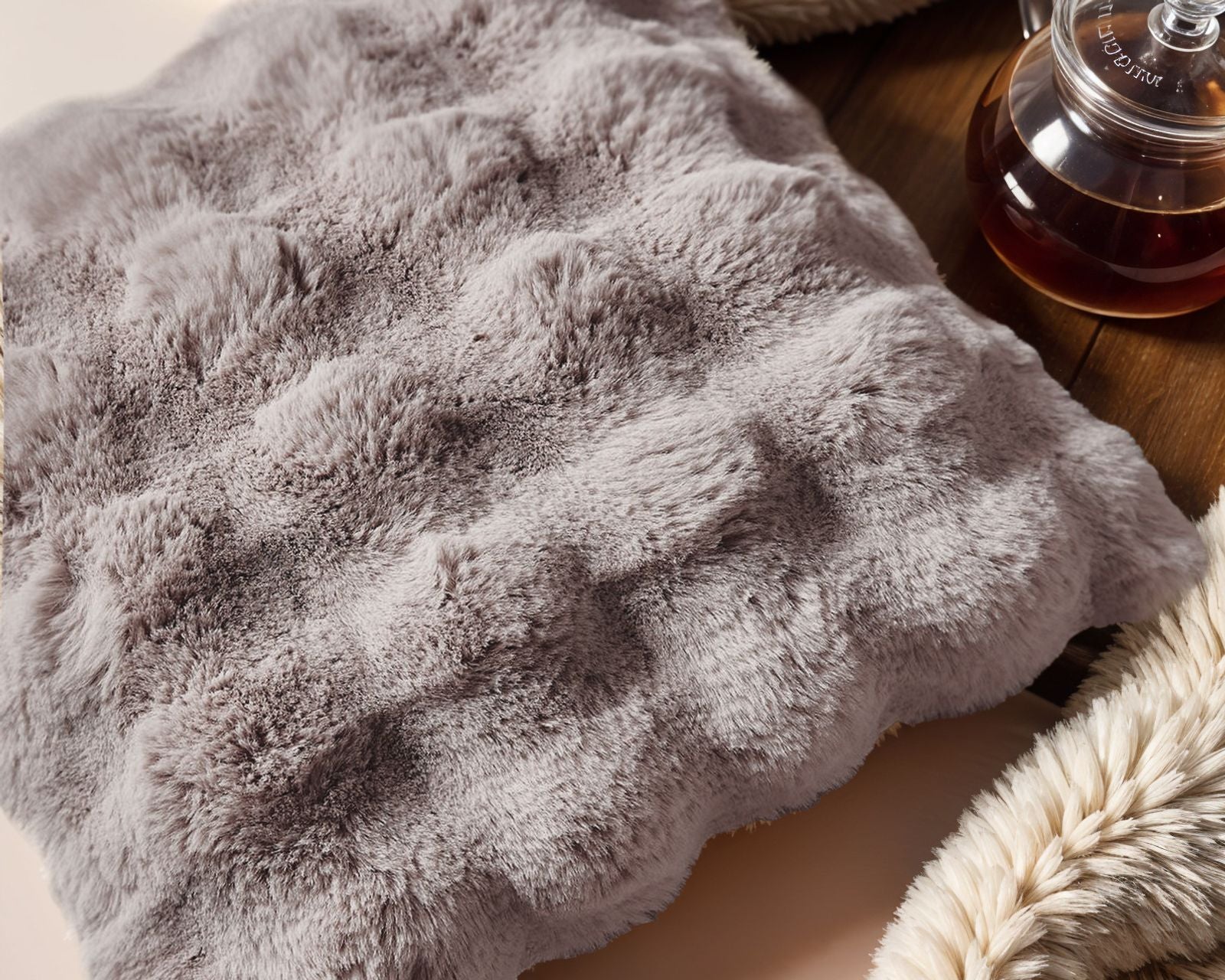 NordDream Pom Rabbit Fur koristetyyny 50x50 taupe/rose tekoturkis