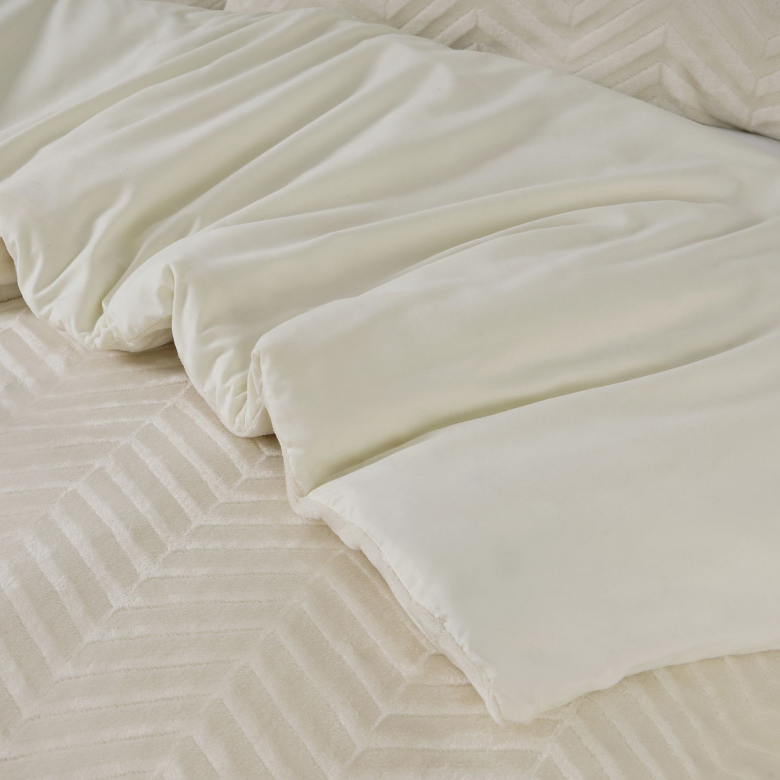 NordDream Teddy Chevron pussilakana 240x200 kerma lämmin
