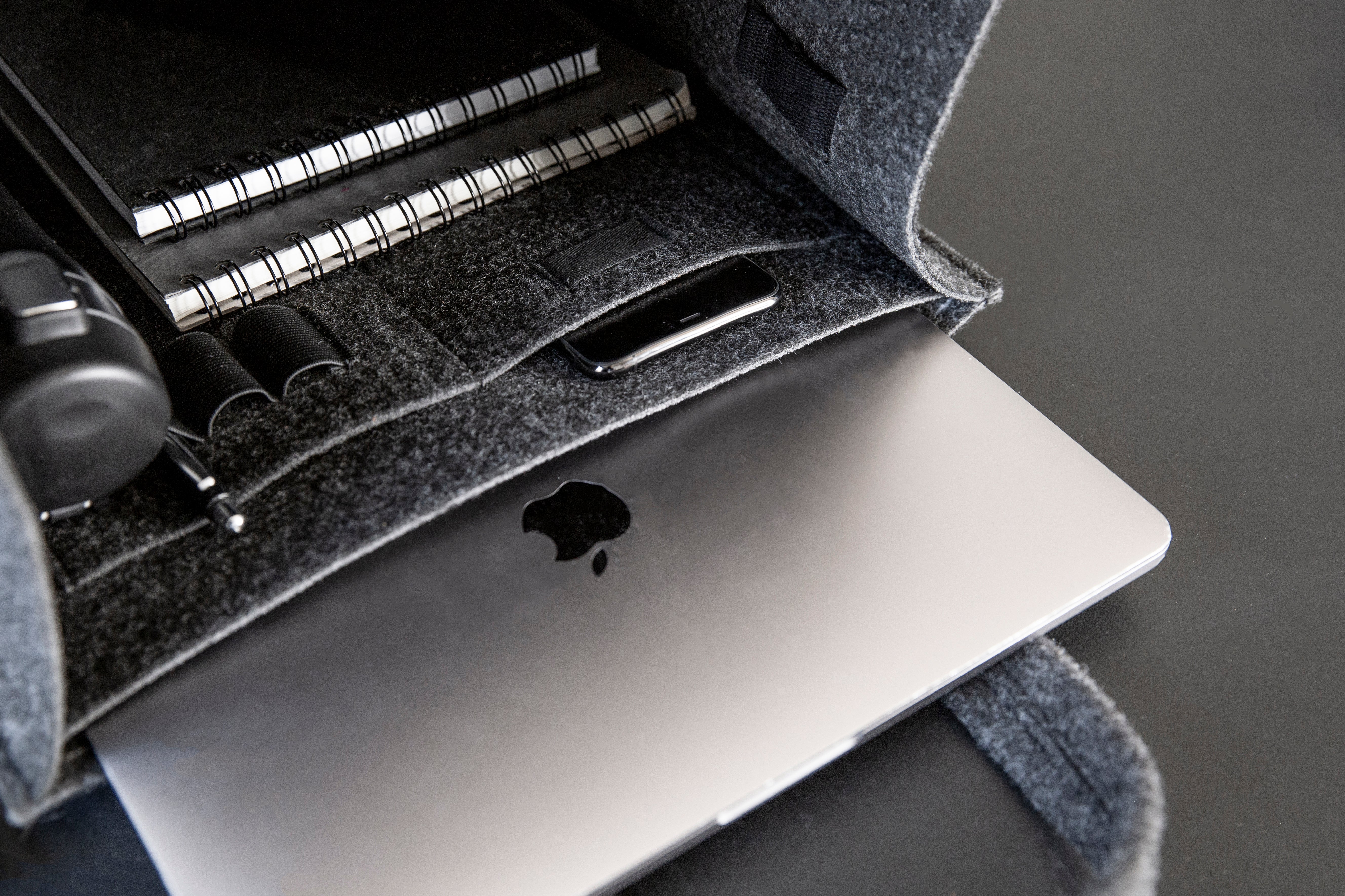 Stoo Bag toimistolaukku 21 l antrasiitti huopa