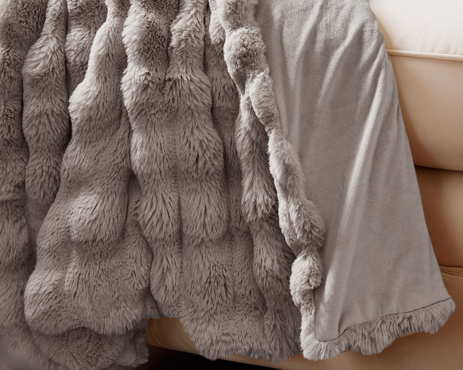 NordDream Pom Rabbit Fur torkkupeitto taupe 150x200 cm