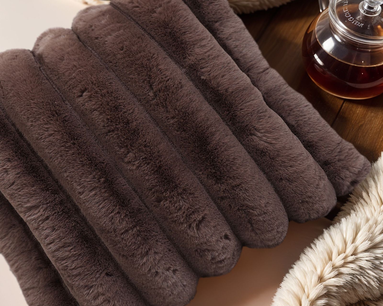 NordDream Rib Rabbit Fur koristetyyny 50x50 taupe