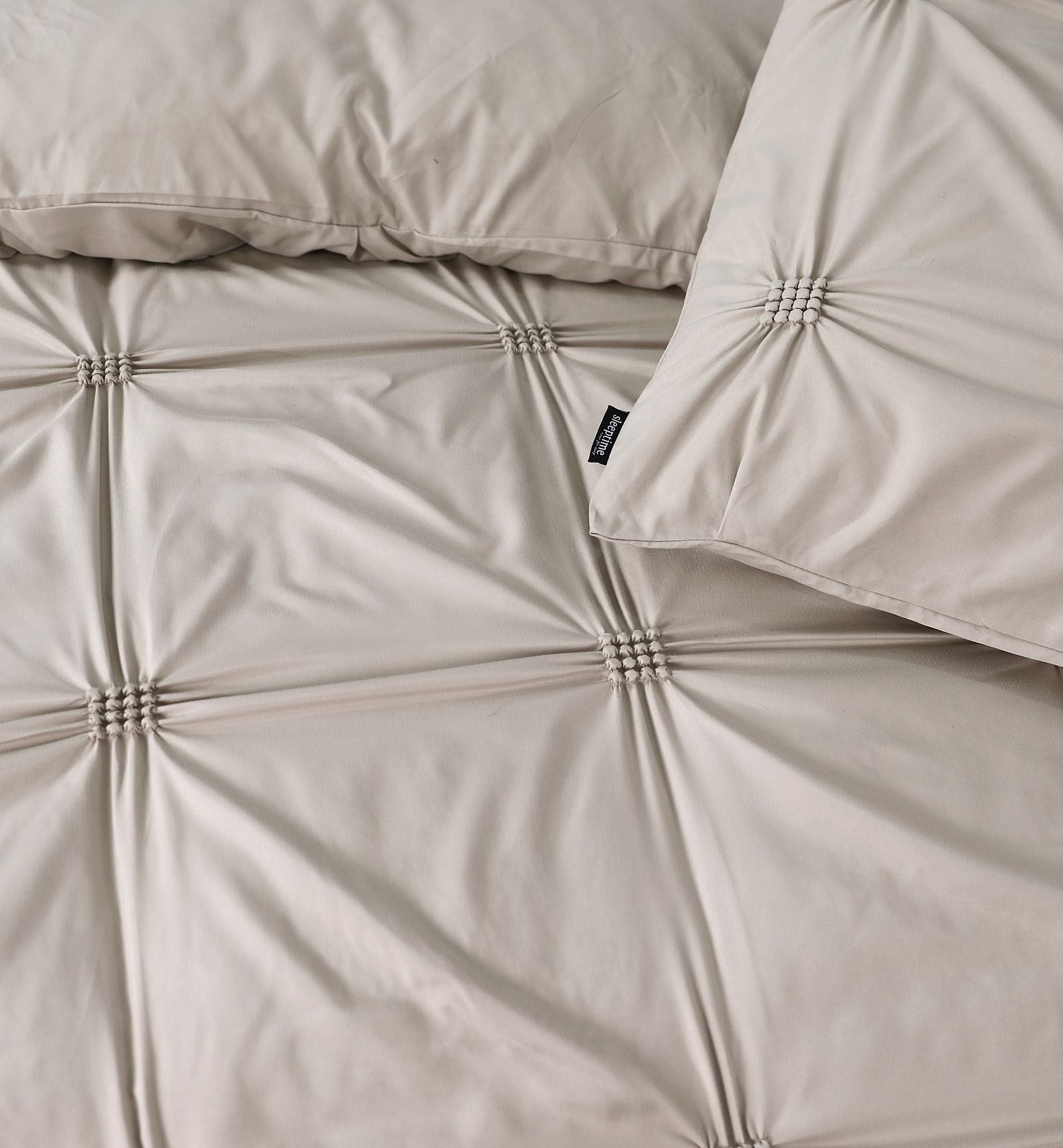 NordDream Fresh Punch pintuck pussilakanasetti taupe 200x200 kohokuvio