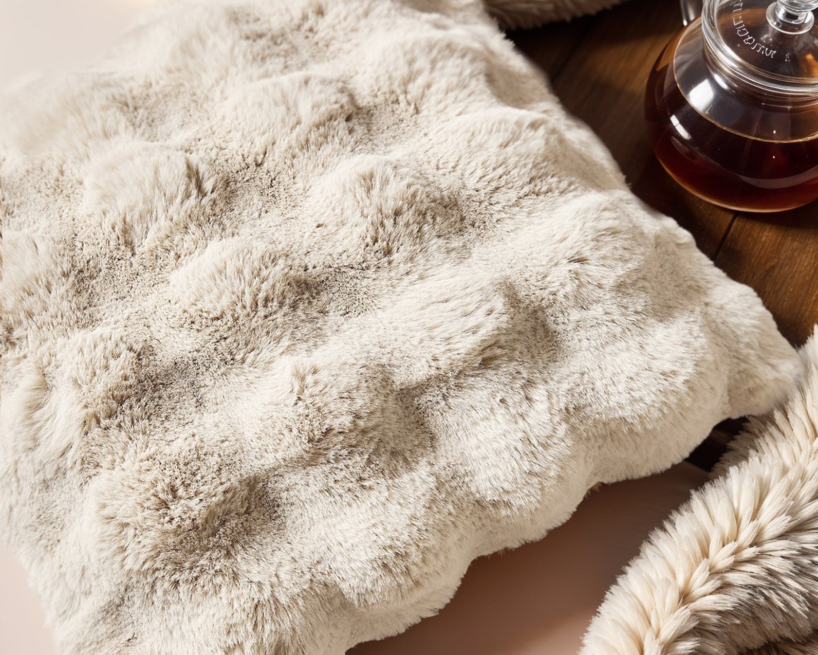NordDream Pom Rabbit Fur koristetyyny 50x50 beige