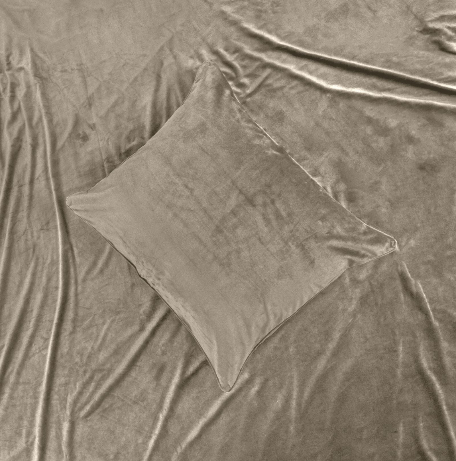 NordDream Velvet Piping pussilakana taupe 200x220