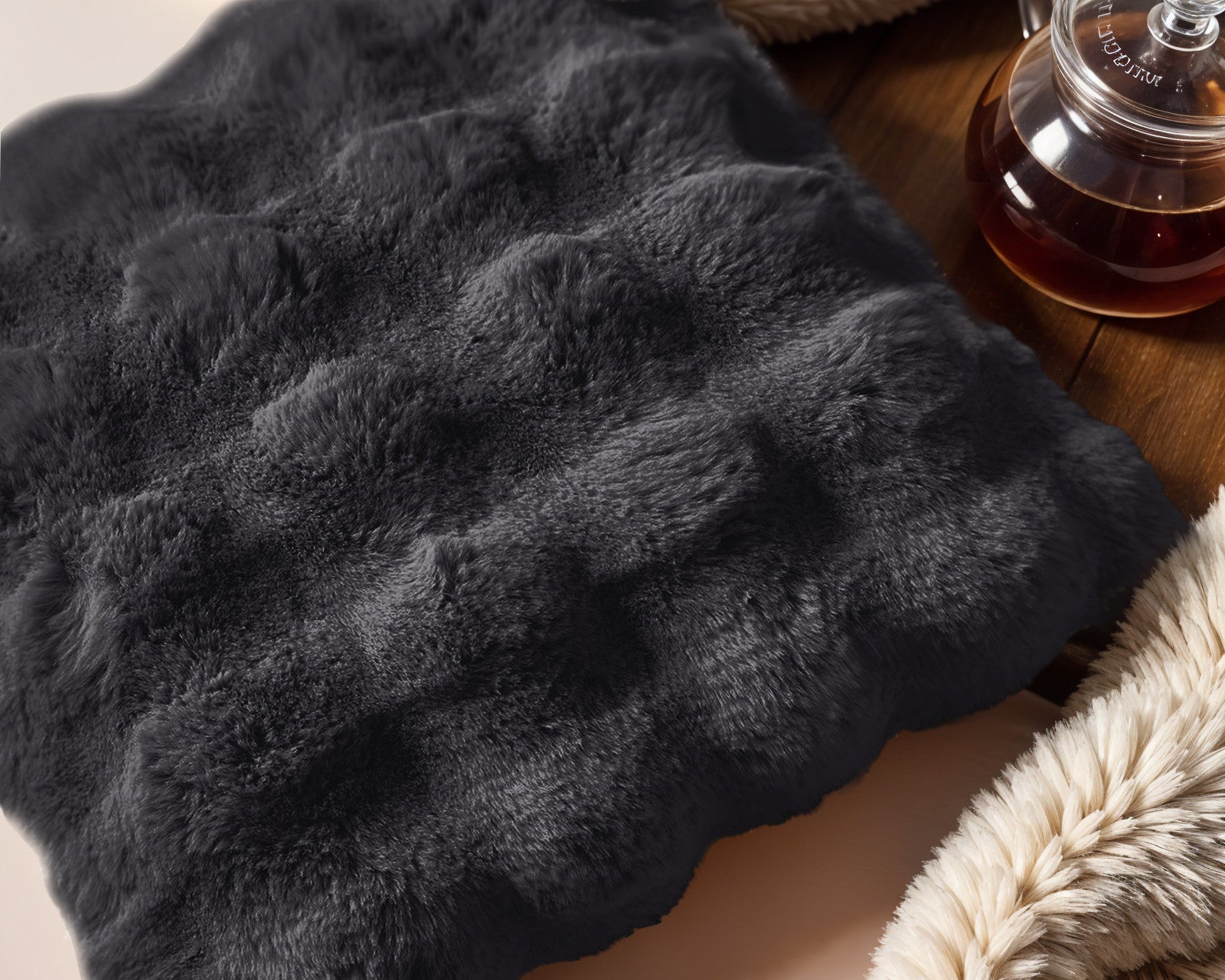 NordDream Pom Rabbit Fur koristetyyny 50x50 antrasiitti