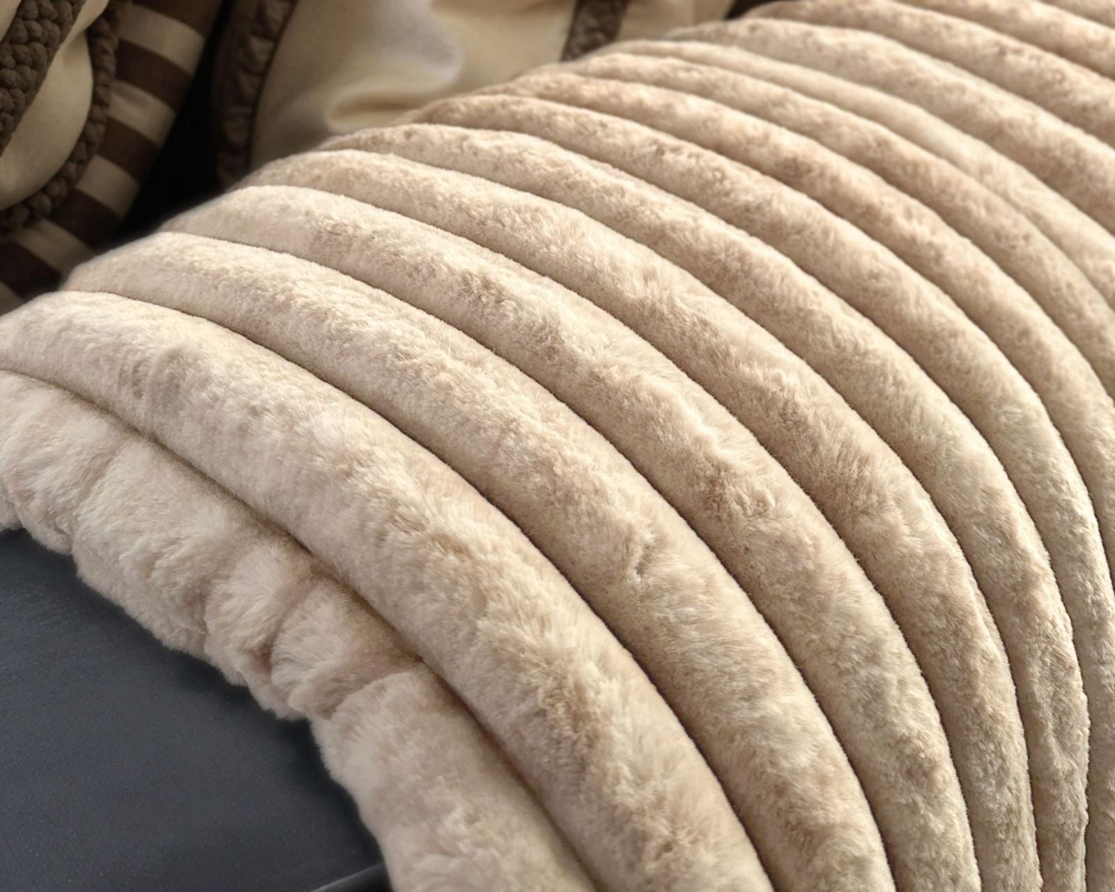 NordDream Rib Rabbit Fur torkkupeitto hiekka 150x200 tekoturkis